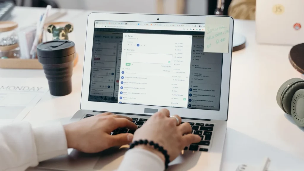 Gmail desordenado: cómo organizar correo, filtros y seguimiento sin vivir en la bandeja