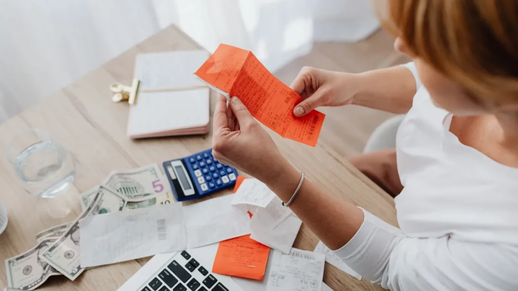 VeriFactu vs factura electrónica B2B: diferencias que un autónomo debe entender
